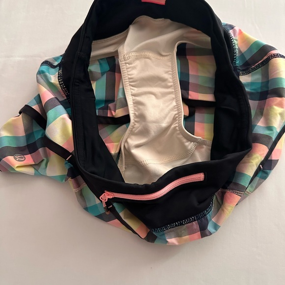 Lululemon Run: Speed Short 2.5”,*LR, 2-Way Stretch, Size 4 - Picture 7 of 10